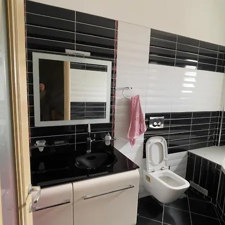 Landhaus Shtepi Private *